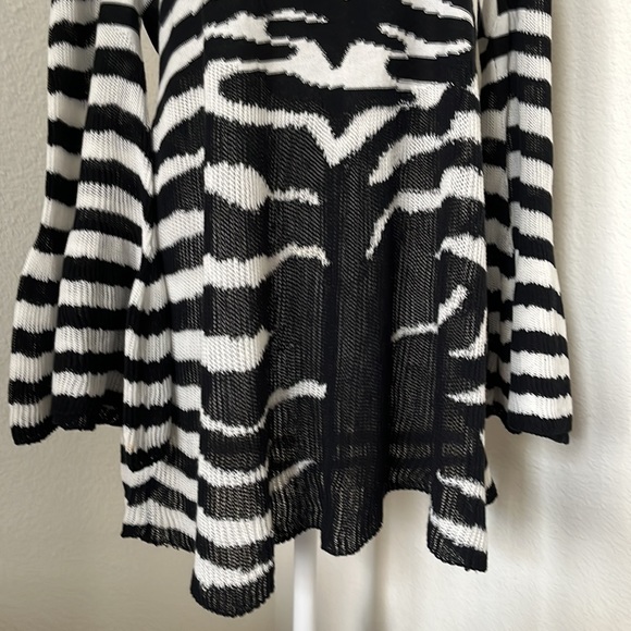 Stylish Long sleeve Sonia Rykiel (Zebra-like) pattern blouse. - Picture 3 of 7